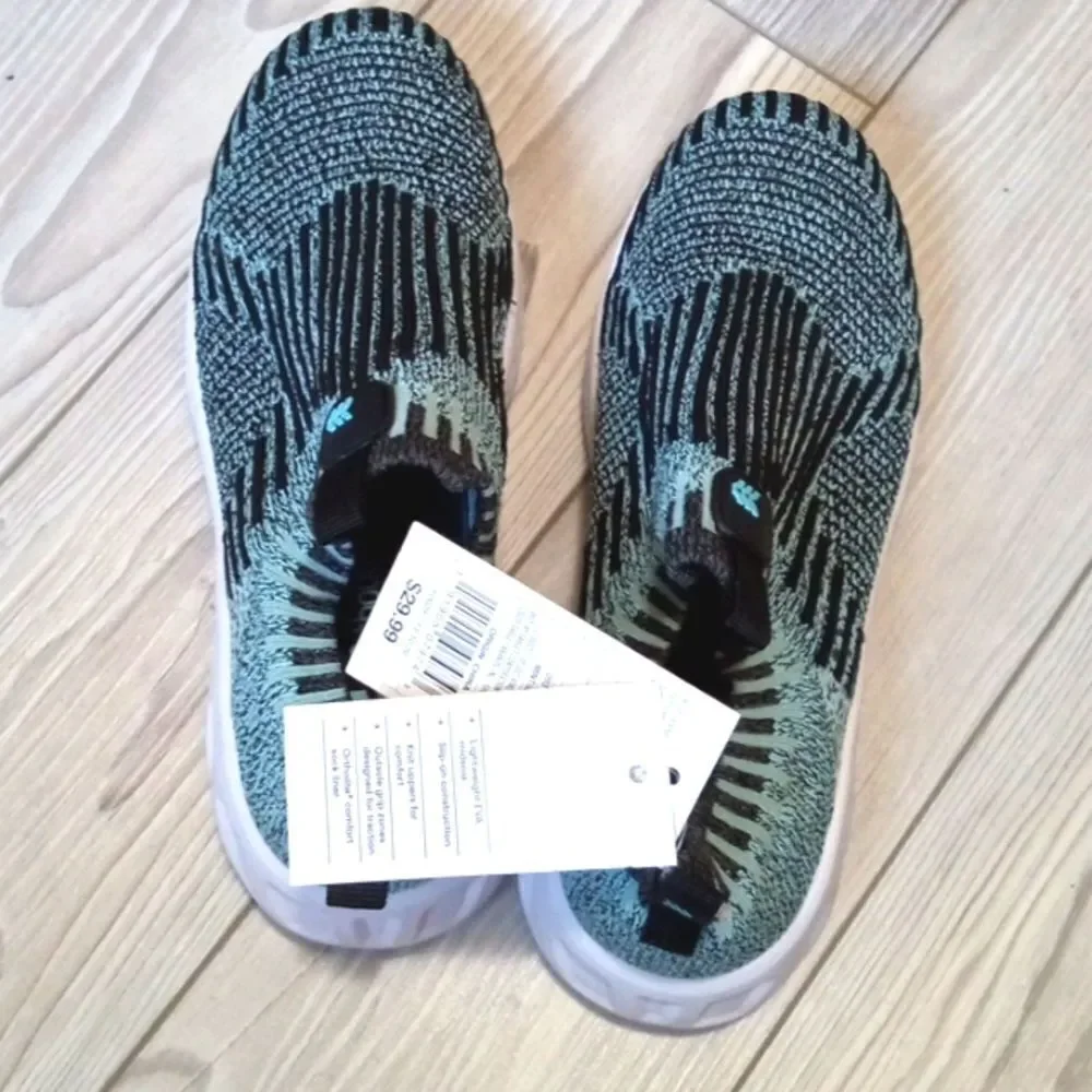 (57-3543)  All in Motion Shoes Sz 4